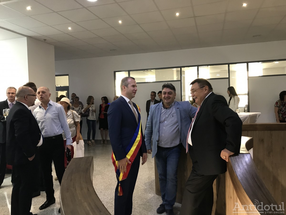Ionuț Pucheanu, Onuț Atanasiu
