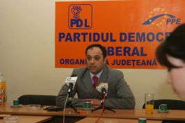 Constantin Dumitriu şi-a trecut deja în CV funcţia de şef al PDL Brăila