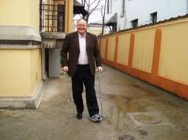 Prima poză cu deputatul Mircea Toader, cu piciorul rupt, în ghips