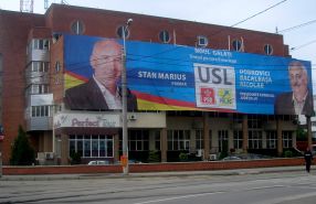 Afișul electoral cu Marius Stan a stat două săptămîni pe hotelul escrocului Maricel Păcuraru