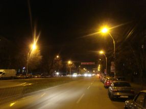 În cartierele mărginașe ale Galațiului (nu printre blocuri, ci la stradă), nu sînt deloc instalații luminoase