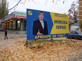 Mircea Ispas, pe vremea cînd o ardea emo și ocupa cu tupeu spațiul verde din Galați