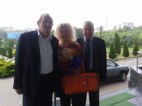 Dan Lilion Gogoncea, Ion Mocanu și între ei blonda Victoria Burton, cu geantă Hermes de 9.000 de euro