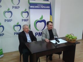 Dr. Botezatu (stînga) și Romulus Iancu au vorbit astăzi la conferința de presă a PMP Galați