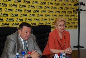 Debarcarea liberalei Tania Bogdan ar putea da startul unei relații de iubire între PNL și PDL