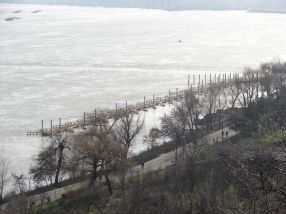 Un ponton pe care nici Dunărea nu îl mai suportă