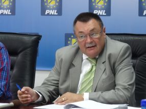 Deputatul Victor Paul Dobre mimează competiţia onestă în PNL Galaţi