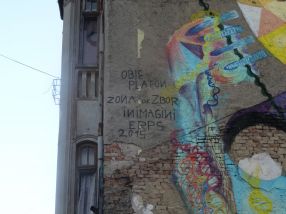 Street artistul Obie Platon a semnat lucrarea