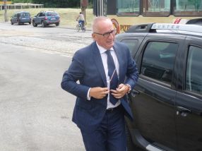 Primarul Marius Stan se încheie la sacou în așteptarea prim ministrului Dacian Julien Cioloș