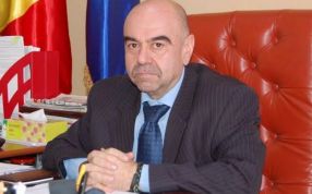 Directorul Poliției Locale Galați, Mihai Manoliu, are o privire care parcă te îndeamnă să îl iei la mișto