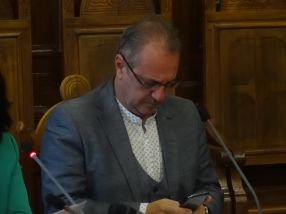 Marian Alexandru, director al Calorgal, a dat din nou sms-uri în timpul ședinței Comisiei de Dialog Social