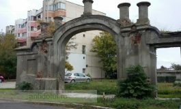 Poarta turcească, o poveste românească: monumentul din centrul Galațiului a fost uitat de autorități
