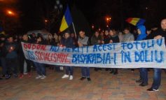 Harașo democrație, devenim iar gubernie: deranjați de rezultatul alegerilor din Moldova, studenții basarabeni au protestat la Galați