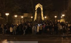 Peste 200 de gălățeni au protestat în fața Prefecturii (video)