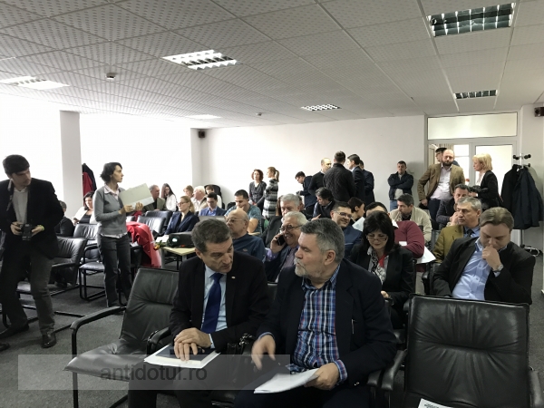 Primarul Pucheanu a convocat ilegal o ședință extraordinară