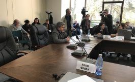 Directorul Costică Voicu se laudă că are semnate 3 contracte. Doar că se încăpățînează să le țină la secret