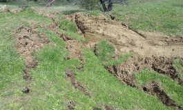 Pe bune că nu-i ghinion: o nouă alunecare de teren s-a produs în mijlocul localității Izvoarele
