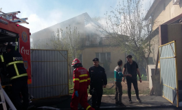 Incendiu violent în Galați: două case din spatele magazinului Kaufland de la Ultimul Leu au fost distruse de flăcări
