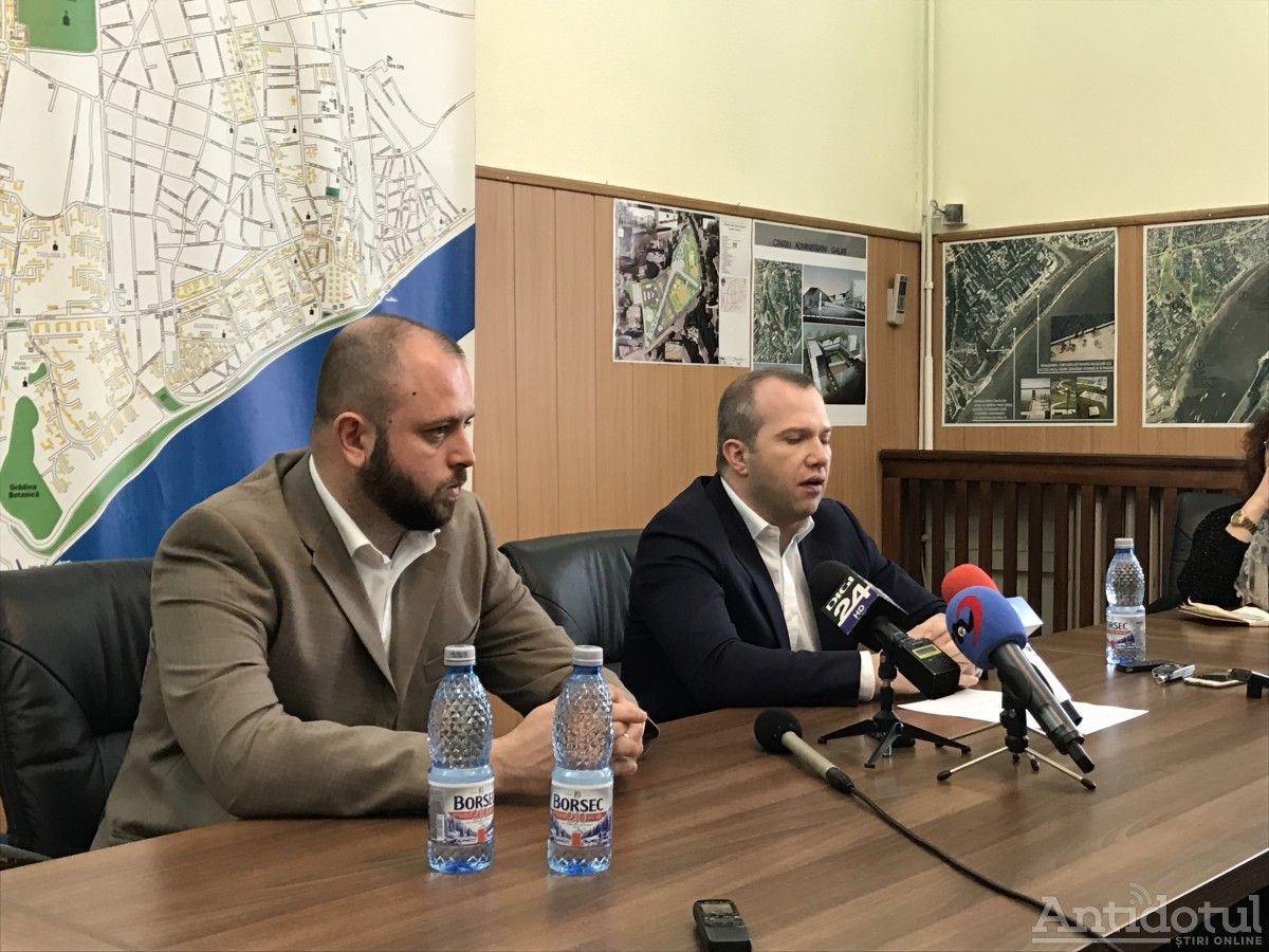 Bogdan Ardean de-a dreapta primarului Pucheanu