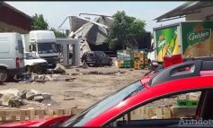 Bălăceală de weekend: o fabrică de conserve din Tecuci a fost inundată din cauza unui bazin de apă care a crăpat