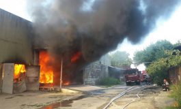 Update/Incendiu de proporții în Bariera Traian: ard restaurantul Imperial House și un depozit de plastic și hîrtie