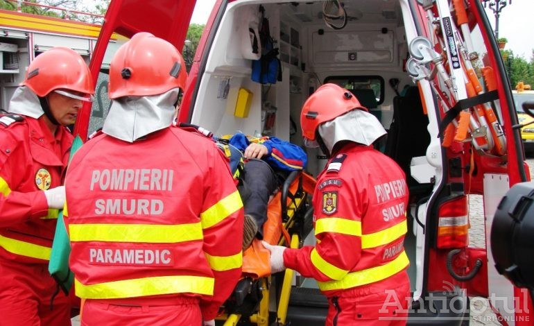 Au umplut un salon. Șase persoane au ajuns la spital după un accident de autocar produs în zona Berești