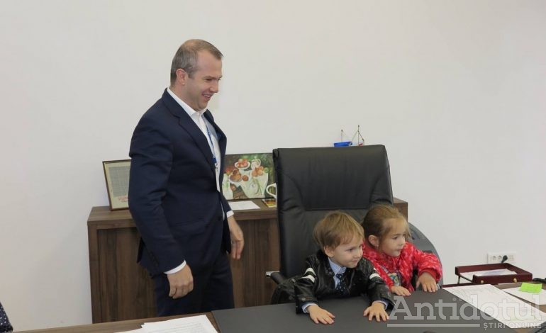 Cinci senzații nefirești pe care le-a experimentat primarul Pucheanu chiar la el în birou
