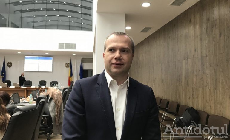 Am aflat ce i-a spus premierul Florin Cîțu primarului Ionuț Pucheanu despre vaccinare