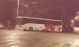 Rușine, rușine, rușine să vă fie: autocarul lui Dinamo a parcat ilegal pe strada Navelor din Galați