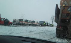 Administratorul DN25 amendat de Poliție pentru că nu a curățat de zăpadă drumul pe care s-a produs accidentul de la Tudor Vladimirescu
