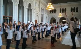 Aproape 200 de preșcolari din Galați au participat la un flashmob în semn de solidaritate cu un copil bolnav