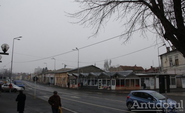 Primarul Ionuț Pucheanu s-a agățat de cablurile aeriene de pe strada Traian