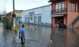 (VIDEO)Din nou inundaţi. Străzile şi curţile din Slobozia Conachi, acoperite din nou de apă