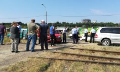 Galerie foto/Scandal în Bădălan. Proprietarii de terenuri și de construcții din zonă au rămas fără cale de acces