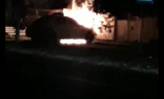 VIDEO/ Polițiștii din comuna Cuza Vodă au rămas pietoni. Mașina de serviciu a luat foc