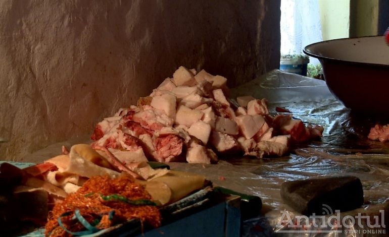 Locuitorii unui sat din judeţul Galaţi au tăiat porcii de pomană. Asta din cauza unei alarme false privind pesta porcină