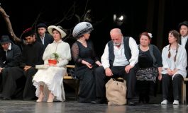 Teatrul Dramatic „Fani Tardini” Galați invită publicul  la premiera spectacolului „SALBA DRACULUI”