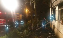 VIDEO Bloc evacuat în orașul Galați din cauza unui incendiu. Mai multe persoane au avut nevoie de medici
