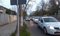 FOTO/Meandrele sensurilor unice din Galați: locuitorii unei străzi au semnat o petiție pentru că Primăria i-a blocat în cartier