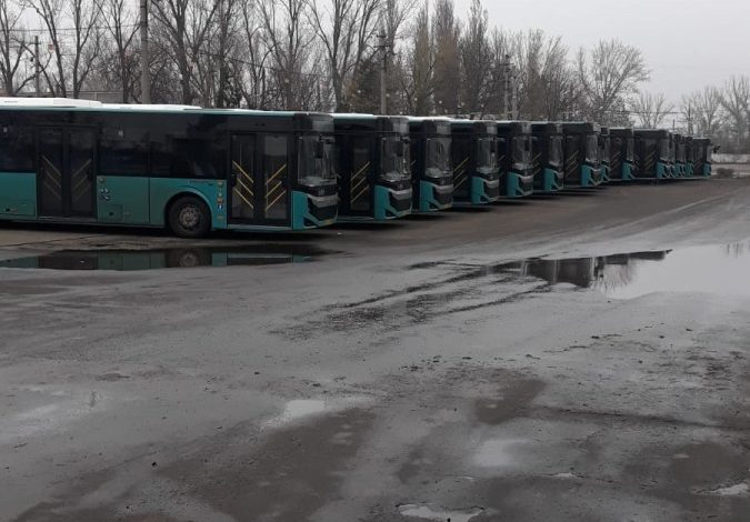 Petrecere mare în garajul Transurb. 20 de autobuze de mari dimensiuni au ajuns la Galați