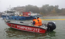 VIDEO Ambarcațiune răsturnată în Dunăre. Două persoane au ajuns la spital