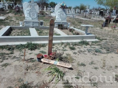 VIDEO Apucături creștine: un cimitir din județul Galați a fost distrus în zilele de Paște