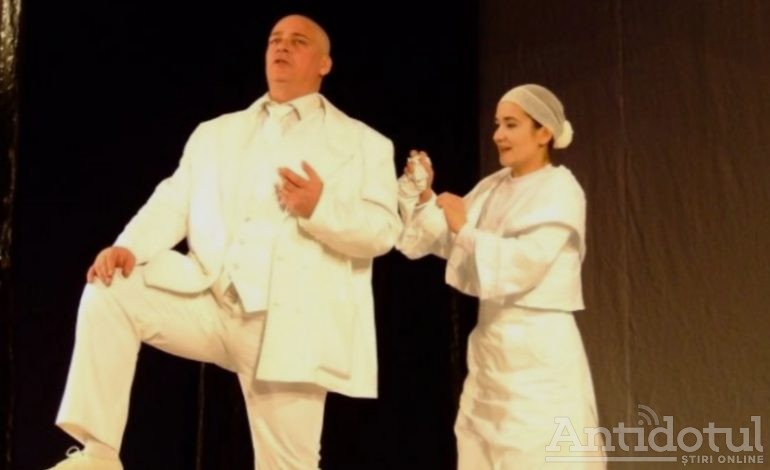 Teatrul Dramatic „Fani Tardini” difuzează „Hotelul celor două lumi”, un spectacol din stagiunea 2007-2008