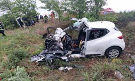 Familie distrusă pe o șosea din Galați: un bebeluș și părinții săi au murit după ce mașina în care se aflau a lovit frontal un tir