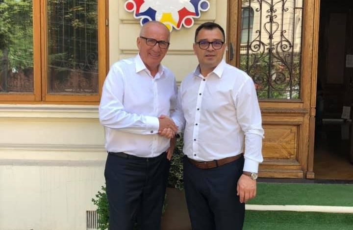 Nicolae Marin vrea amânarea începutului de an școlar, iar Marius Stan visează să dărâme sediul PSD
