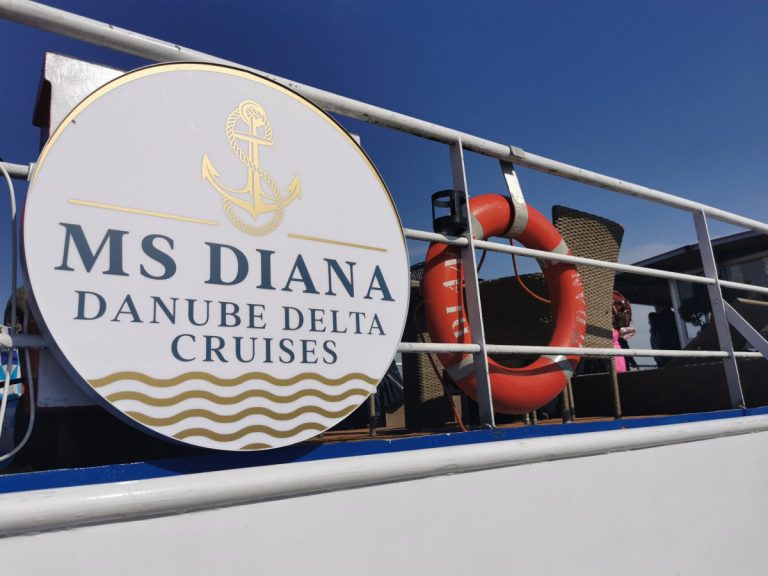 Nava de croazieră "Diana"