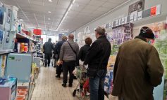Shopping în vremuri tulburi: gălățenii se bulucesc în magazine și în stațiile PECO