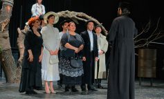 Teatrul Dramatic „Fani Tardini” reia spectacolul SALBA DRACULUI