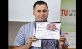 Șoferul de tir care i-a mai dat zile babei recalcitrante a fost premiat de Poliția Română