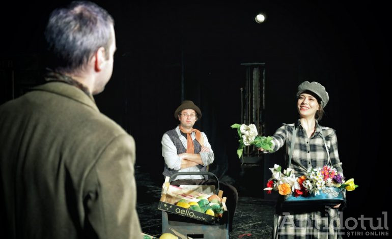 Comedia VÂNZĂTORII AMBULANȚI, în acest weekend la Teatrul Dramatic „Fani Tardini”